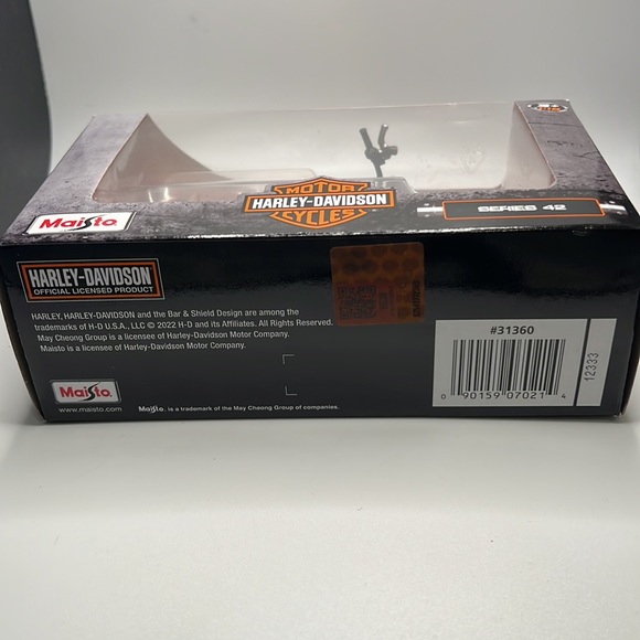 NIB Harley Davidson Fat Bob 114 toy motorcycle! - Picture 2 of 5